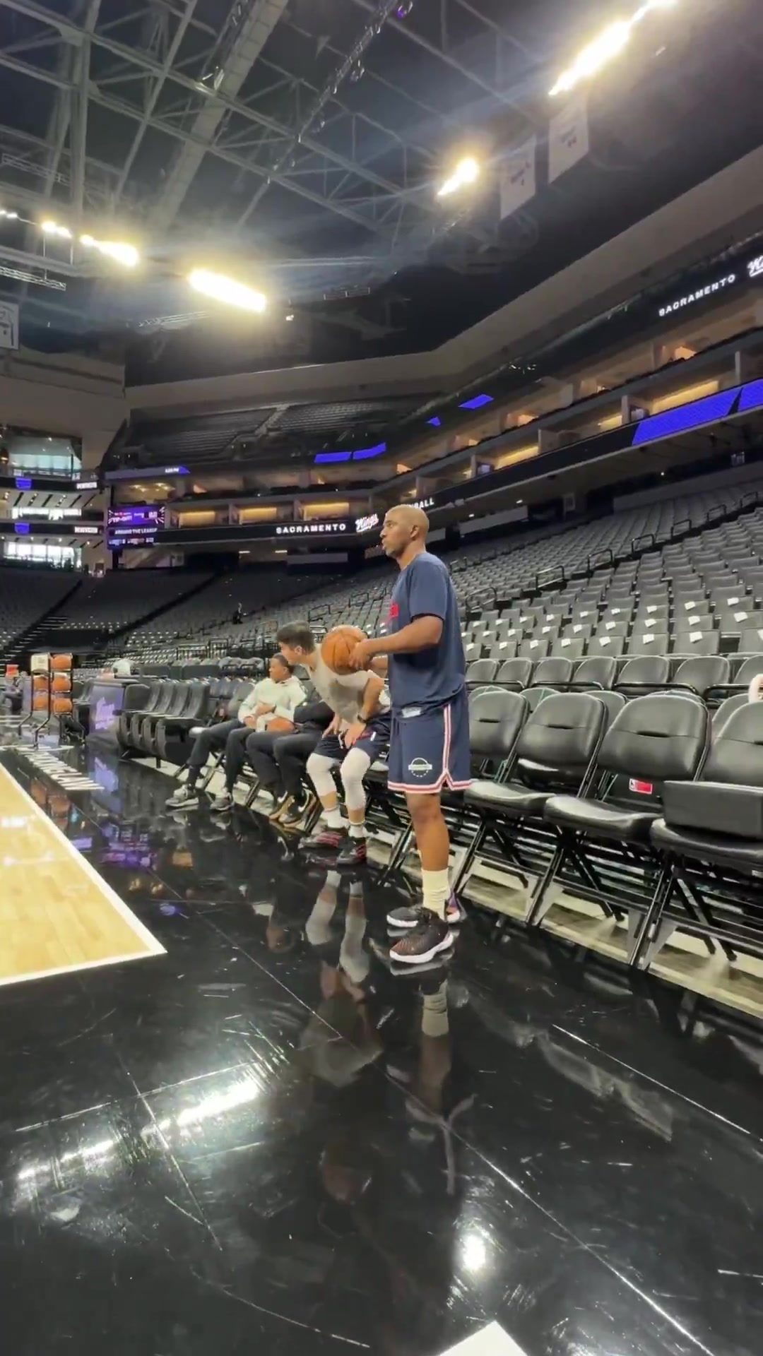 小菜一碟！快船官方曬保羅訓(xùn)練視頻：超遠(yuǎn)負(fù)角度三分一擊命中